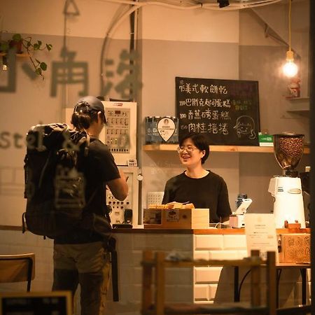 Corner Hostel & Cafe Taipei Bagian luar foto