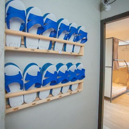 Corner Hostel & Cafe Taipei Bagian luar foto