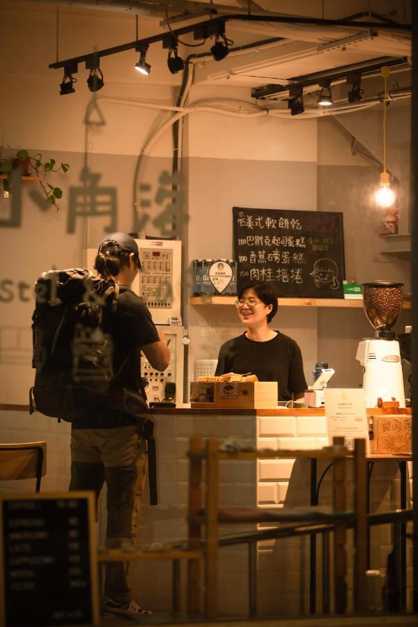 Corner Hostel & Cafe Taipei Bagian luar foto