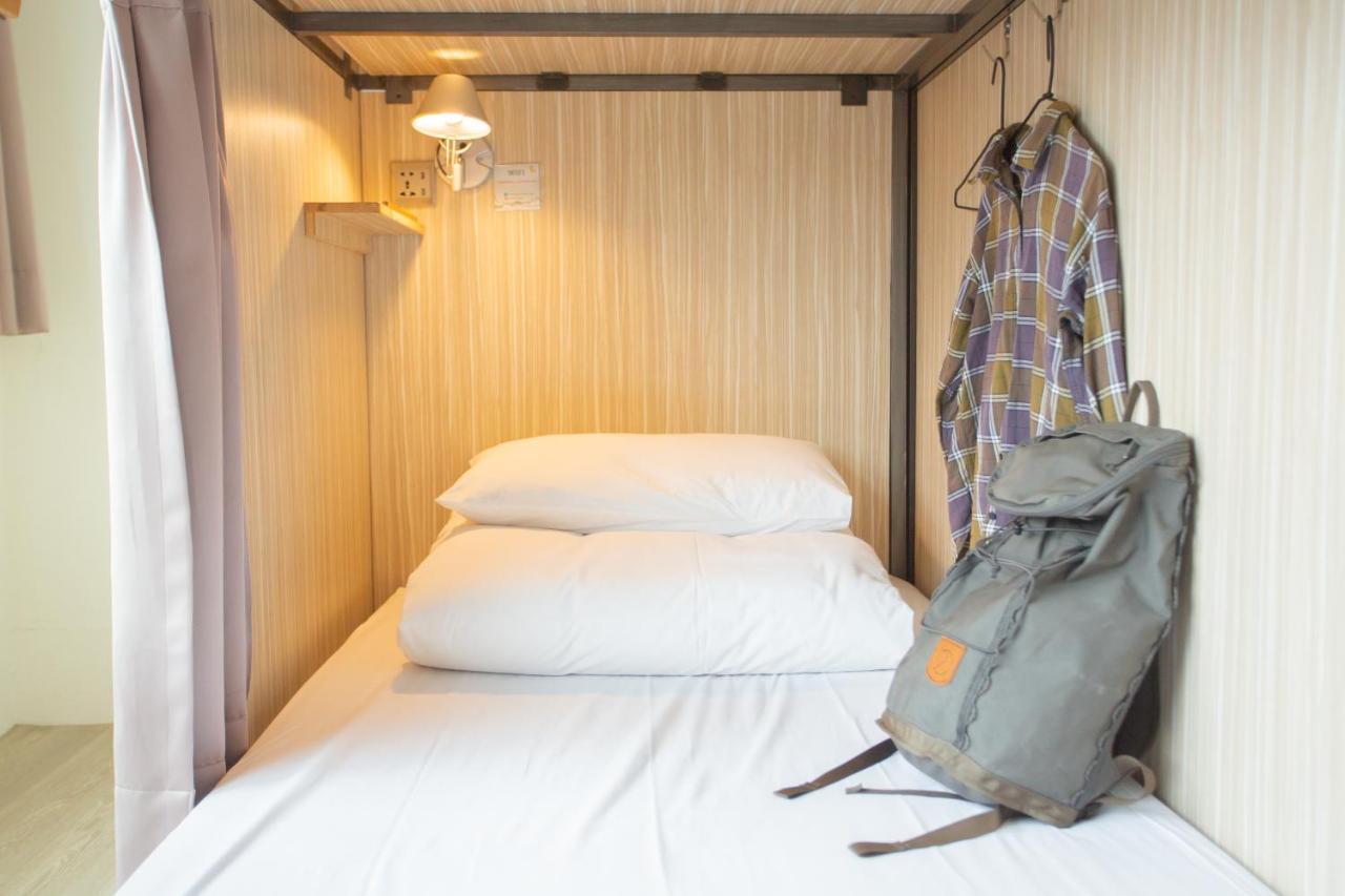 Corner Hostel & Cafe Taipei Bagian luar foto