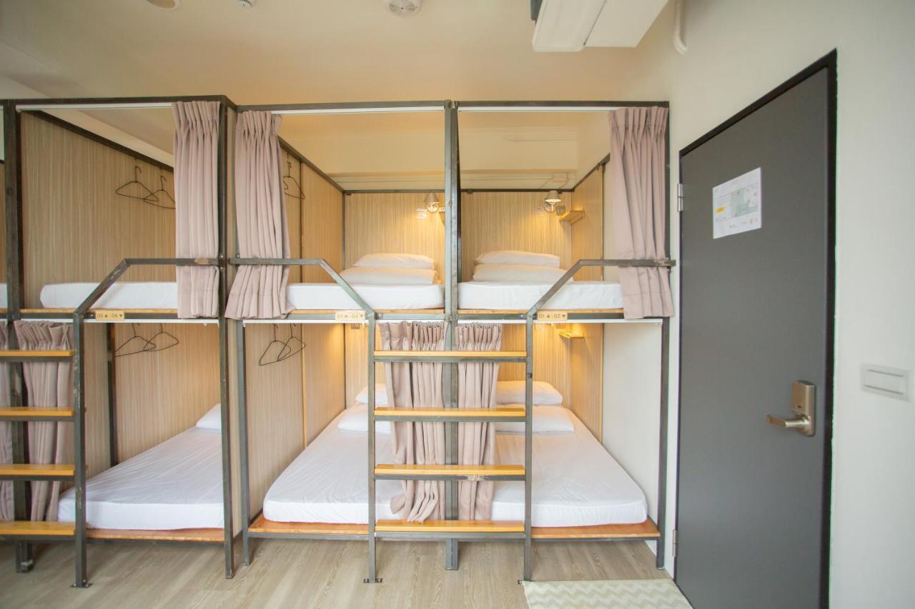 Corner Hostel & Cafe Taipei Bagian luar foto