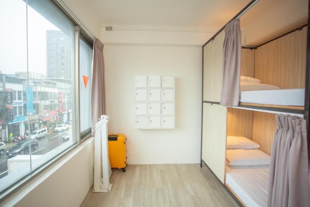 Corner Hostel & Cafe Taipei Bagian luar foto