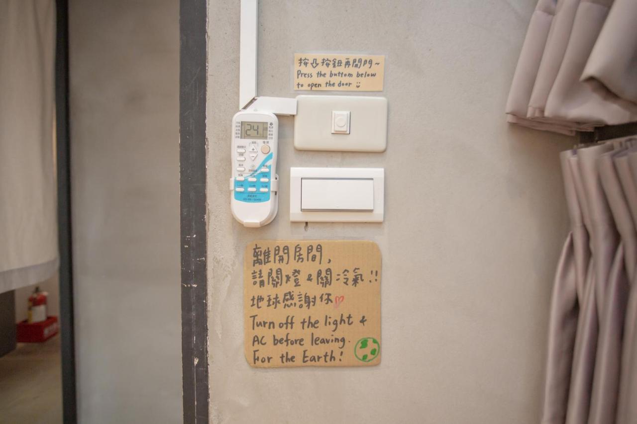 Corner Hostel & Cafe Taipei Bagian luar foto