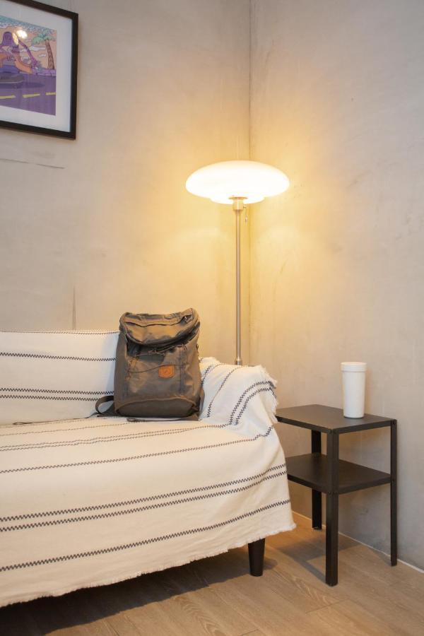 Corner Hostel & Cafe Taipei Bagian luar foto