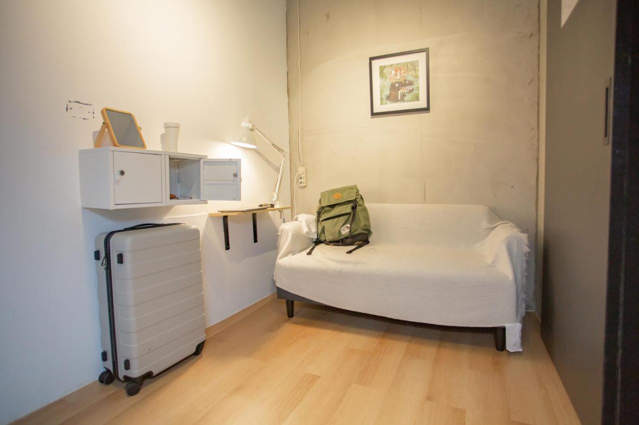 Corner Hostel & Cafe Taipei Bagian luar foto