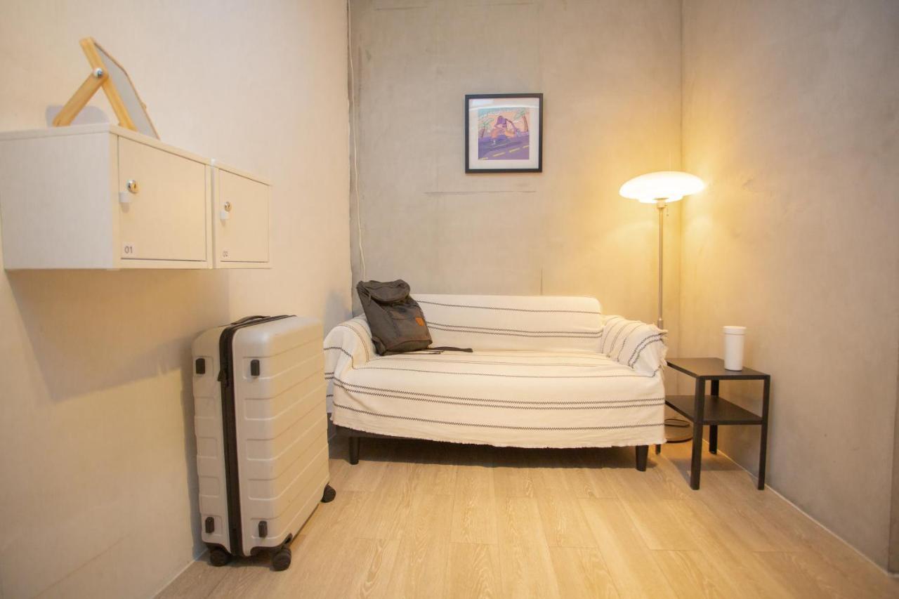 Corner Hostel & Cafe Taipei Bagian luar foto