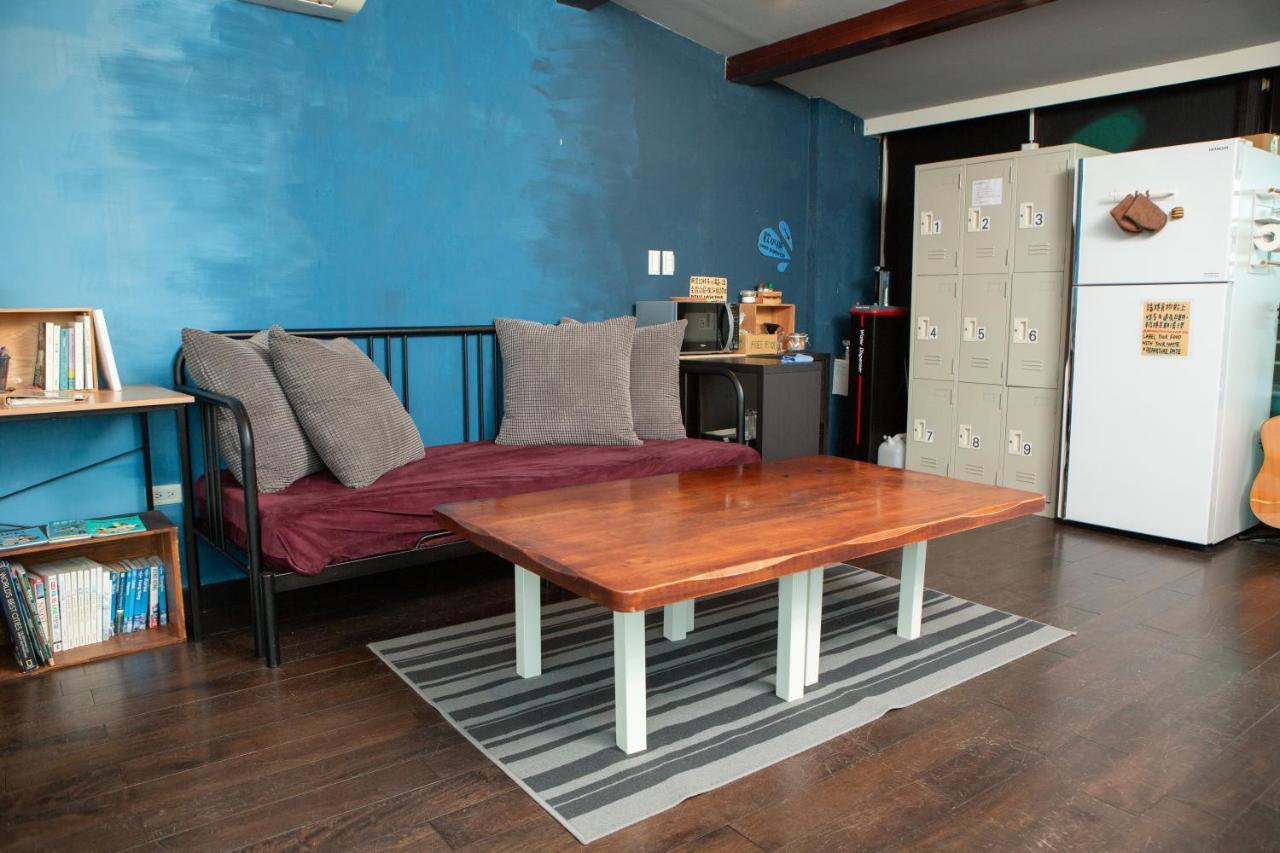 Corner Hostel & Cafe Taipei Bagian luar foto