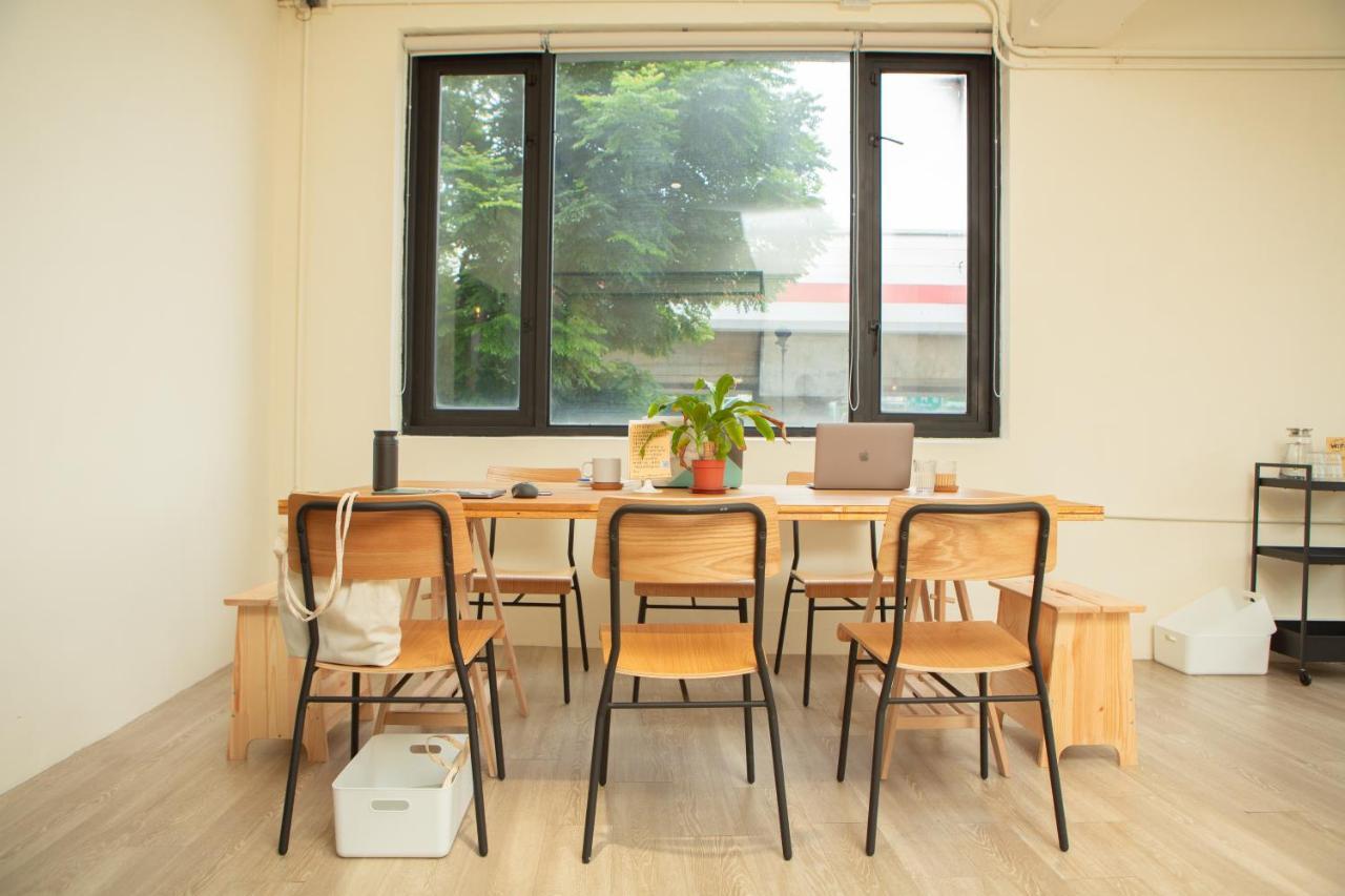 Corner Hostel & Cafe Taipei Bagian luar foto