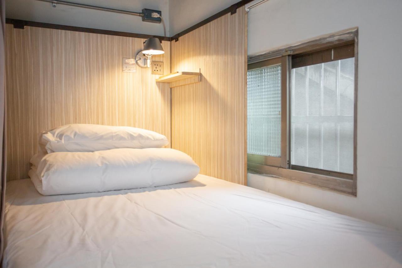 Corner Hostel & Cafe Taipei Bagian luar foto