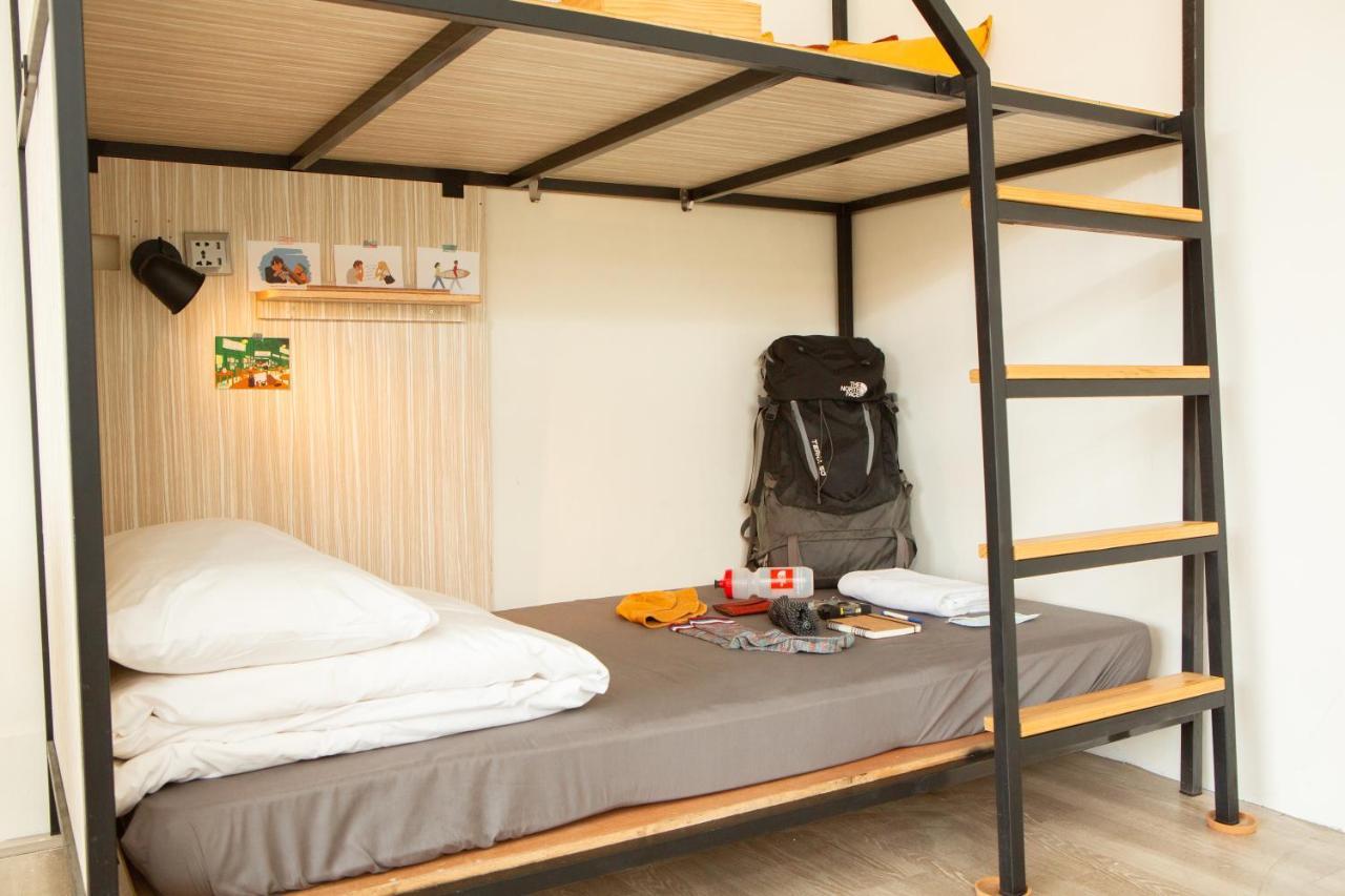 Corner Hostel & Cafe Taipei Bagian luar foto