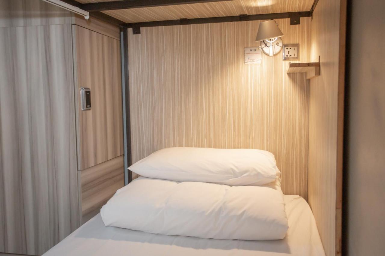 Corner Hostel & Cafe Taipei Bagian luar foto