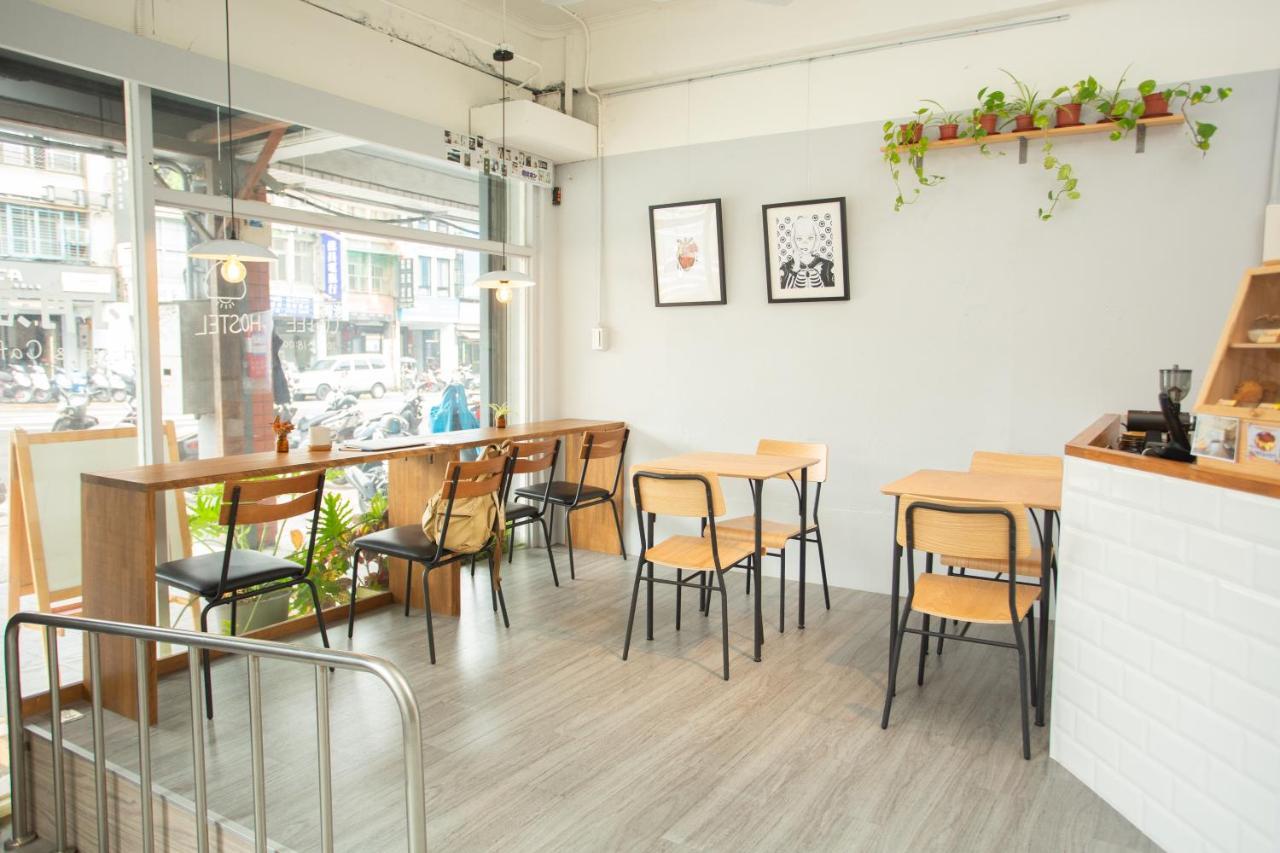 Corner Hostel & Cafe Taipei Bagian luar foto