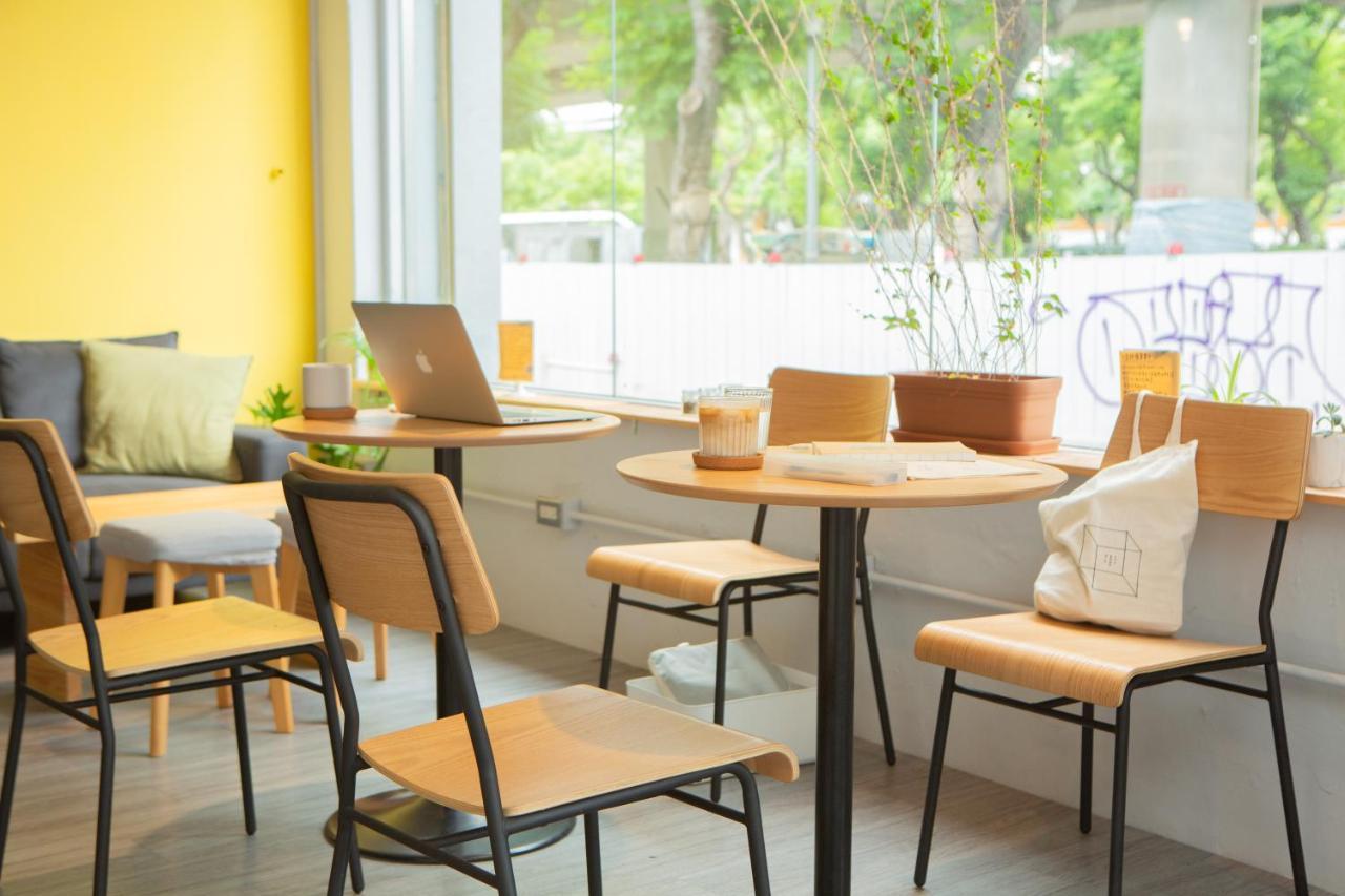 Corner Hostel & Cafe Taipei Bagian luar foto