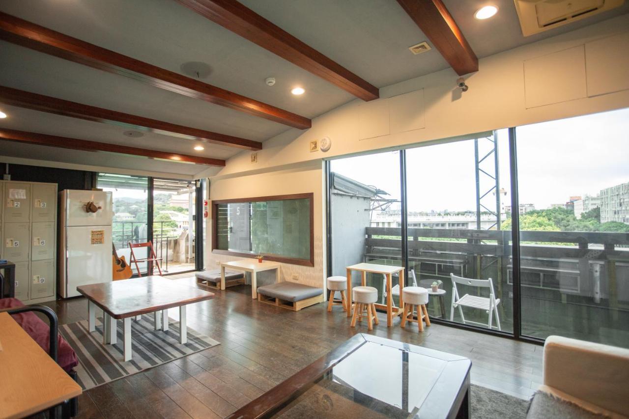 Corner Hostel & Cafe Taipei Bagian luar foto