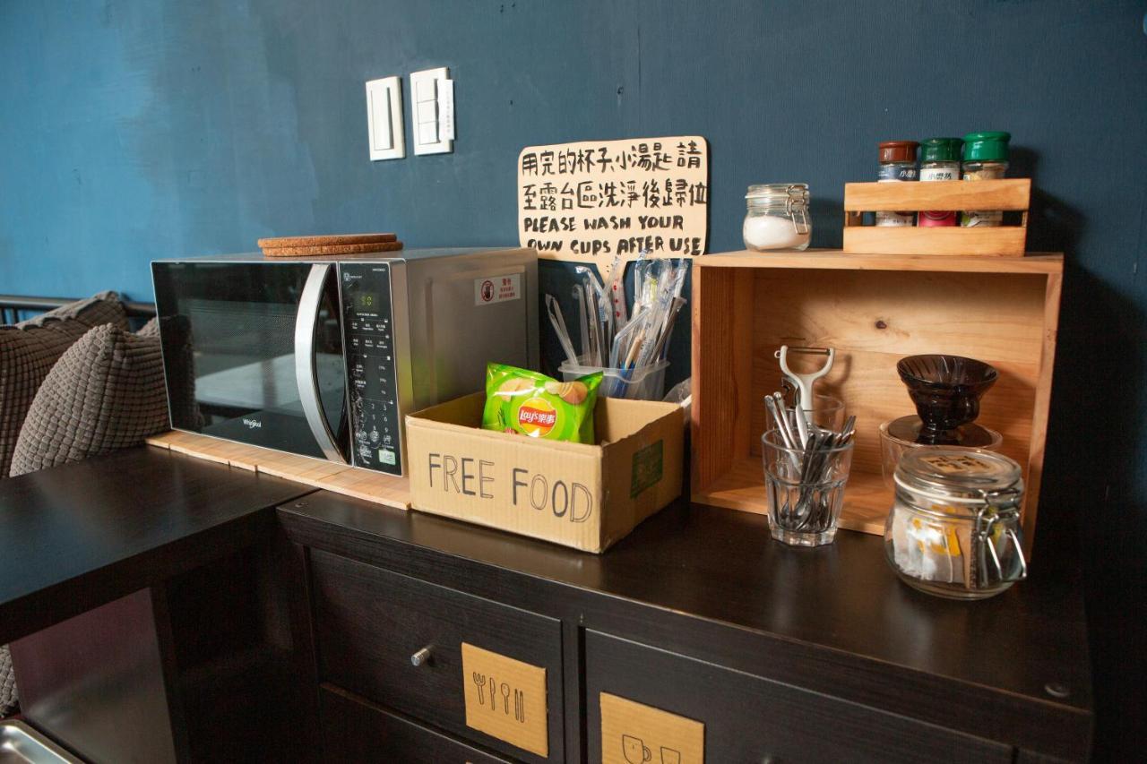 Corner Hostel & Cafe Taipei Bagian luar foto