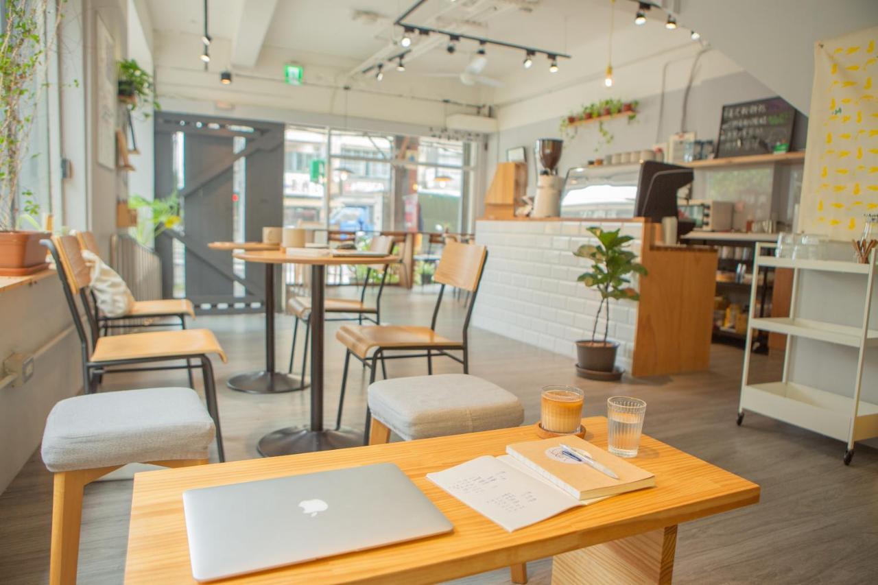 Corner Hostel & Cafe Taipei Bagian luar foto