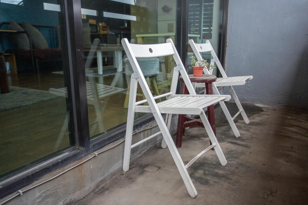 Corner Hostel & Cafe Taipei Bagian luar foto