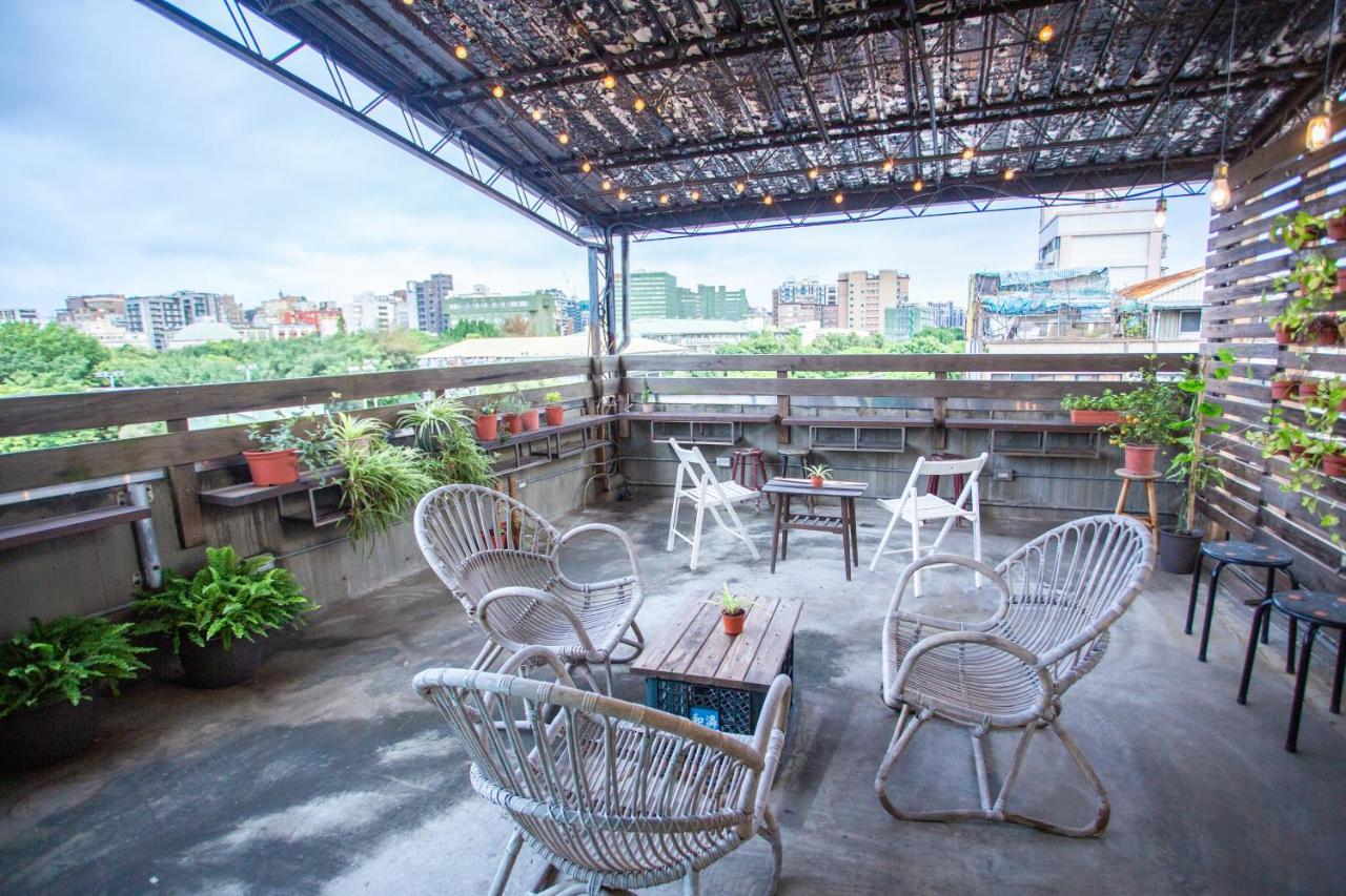 Corner Hostel & Cafe Taipei Bagian luar foto