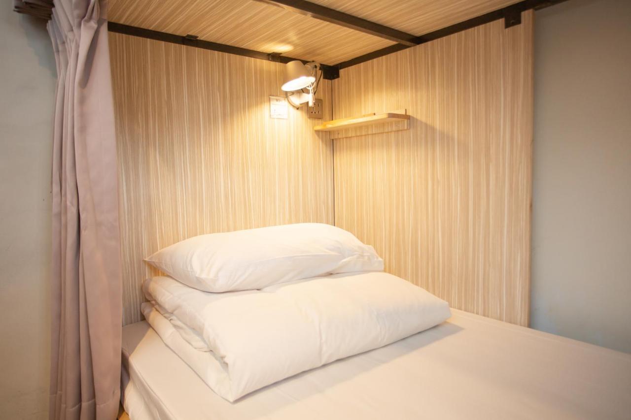 Corner Hostel & Cafe Taipei Bagian luar foto