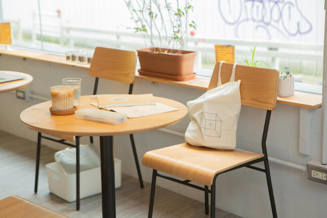 Corner Hostel & Cafe Taipei Bagian luar foto