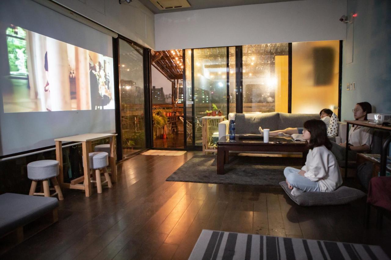 Corner Hostel & Cafe Taipei Bagian luar foto